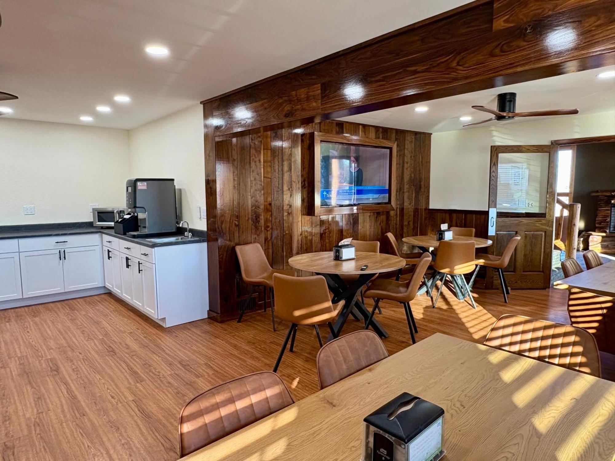 Americas Best Value Inn Wall Zewnętrze zdjęcie
